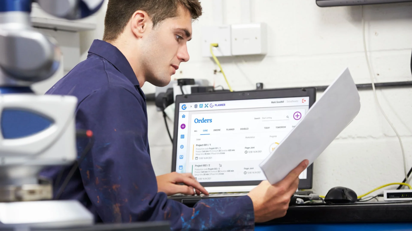 Person using GlobalReader Planner feature